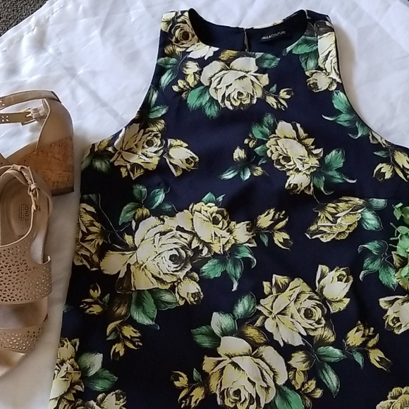 Beautiful floral Dress - Picture 2 of 6
